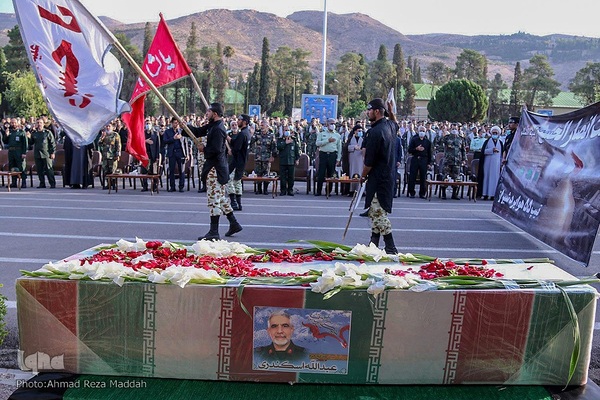 آئین وداع نیروهای مسلح شیراز با پیکر شهید عبدالله اسکندری