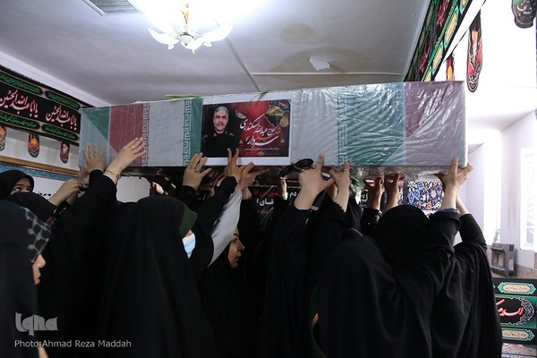 آئین وداع با پیکر شهید عبدالله اسکندری در شهرستان خرامه