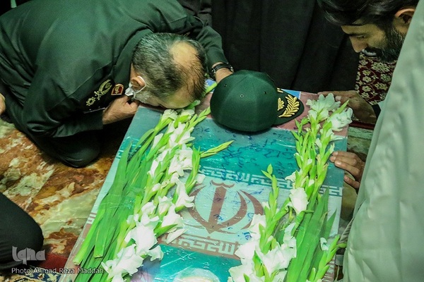 آئین وداع با پیکر شهید عبدالله اسکندری در حرم شاهچراغ(ع)