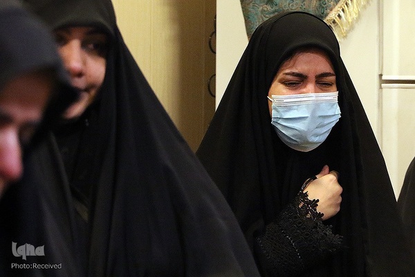 آخرین وداع خانواده شهید اسکندری با پیکر مطهر سیدالشهداء مدافعین حرم فارس