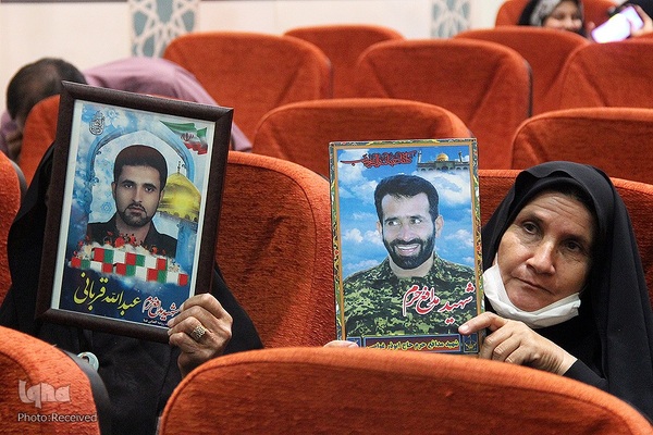 آیین تجلیل از خانواده‌های شهدای مدافع حرم فارس