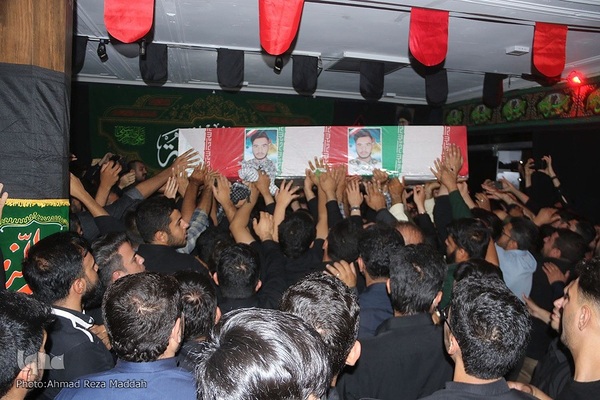 مراسم وداع با پیکر پاسدار شهید محمد اسلامی و بسیجی شهید سجادی‌زاده در شیراز