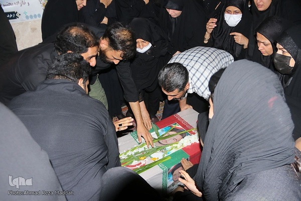 مراسم وداع با پیکر پاسدار شهید محمد اسلامی و بسیجی شهید سجادی‌زاده در شیراز