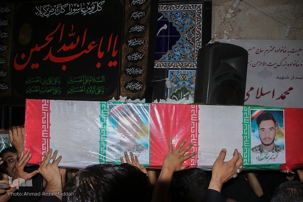 مراسم وداع با پیکر پاسدار شهید محمد اسلامی و بسیجی شهید سجادی‌زاده در شیراز