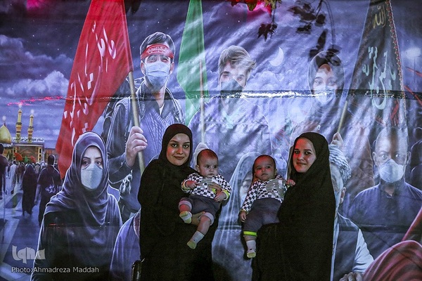 جاماندگان اربعین حسینی در حرم حضرت شاهچراغ‌(ع)