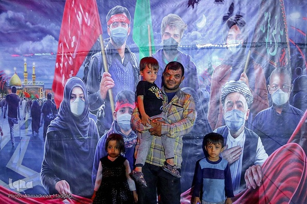 جاماندگان اربعین حسینی در حرم حضرت شاهچراغ‌(ع)