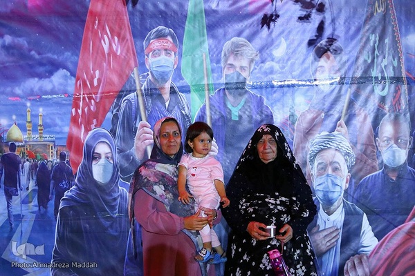 جاماندگان اربعین حسینی در حرم حضرت شاهچراغ‌(ع)