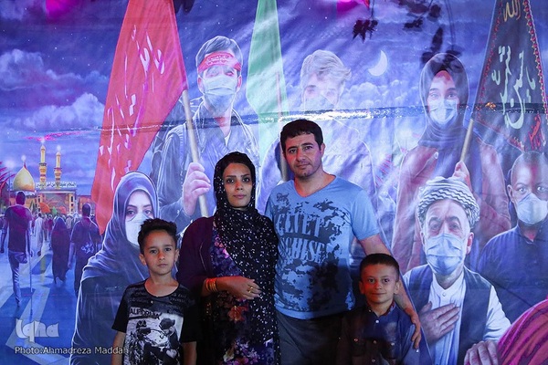 جاماندگان اربعین حسینی در حرم حضرت شاهچراغ‌(ع)