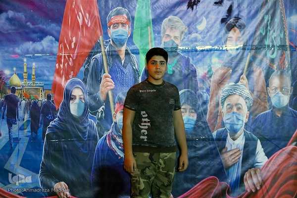 جاماندگان اربعین حسینی در حرم حضرت شاهچراغ‌(ع)