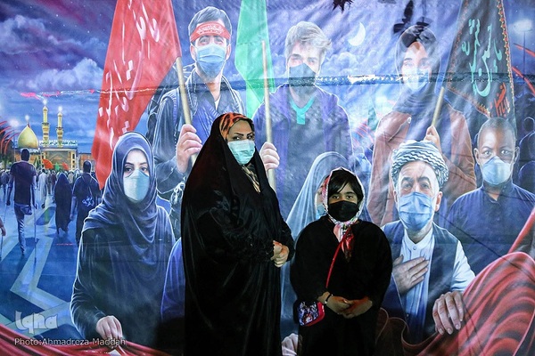 جاماندگان اربعین حسینی در حرم حضرت شاهچراغ‌(ع)