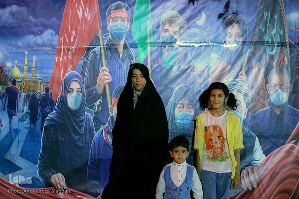 جاماندگان اربعین حسینی در حرم حضرت شاهچراغ‌(ع)