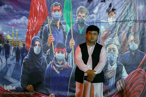 جاماندگان اربعین حسینی در حرم حضرت شاهچراغ‌(ع)