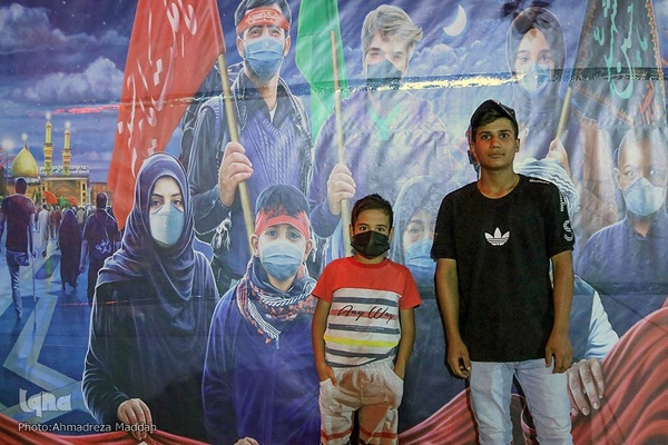 جاماندگان اربعین حسینی در حرم حضرت شاهچراغ‌(ع)