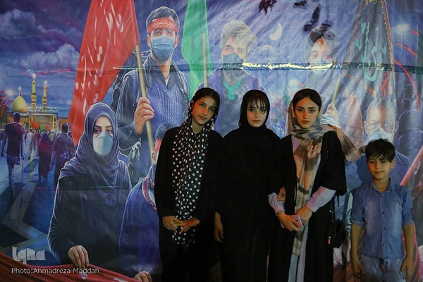 جاماندگان اربعین حسینی در حرم حضرت شاهچراغ‌(ع)