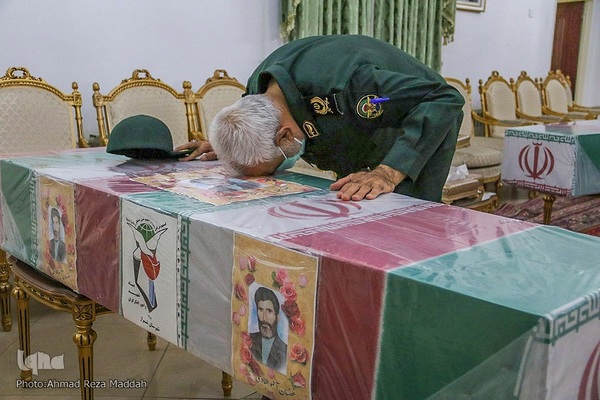 استقبال از پیکر ۳ شهید تازه تفحص شده دفاع مقدس در شیراز‎‎