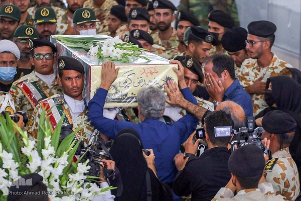 استقبال از پیکر ۳ شهید تازه تفحص شده دفاع مقدس در شیراز‎‎