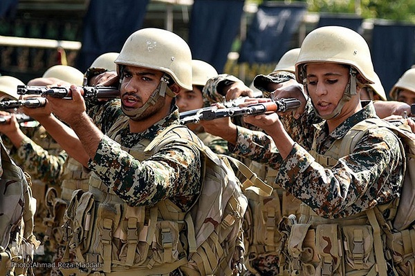 رژه نیروهای مسلح در شیراز