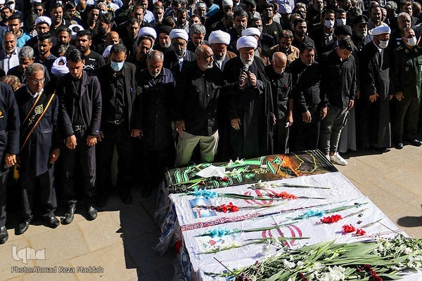 خاکسپاری پیکر مطهر ۶ شهید حمله تروریستی در حرم شاهچراغ(ع)