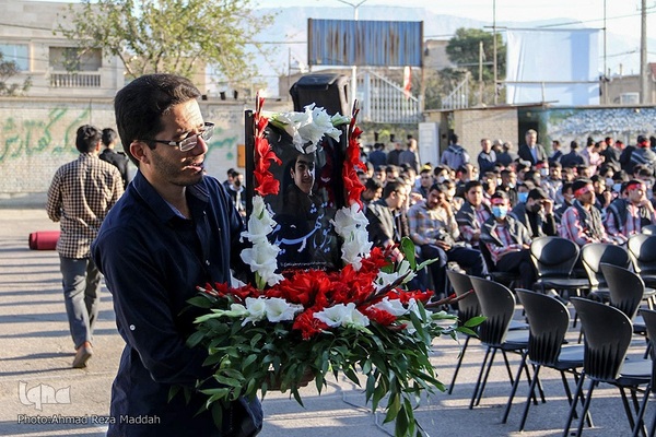 مراسم گلباران کلاس درس دانش‌آموز شهید محمدرضا کشاورز با حضور وزیر آموزش پرورش