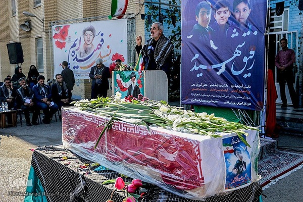 مراسم گلباران کلاس درس دانش‌آموز شهید محمدرضا کشاورز با حضور وزیر آموزش پرورش