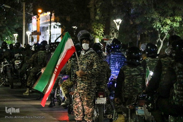 استقبال از پیکر مطهر شهید مدافع حرم در رزمایش اقتدار و امنیت شیراز