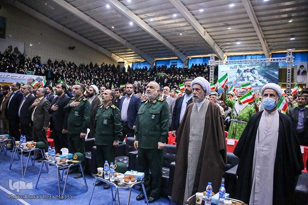 اجتماع ۱۰ هزار نفری طلایه داران و جهادگران اقتصادمقاومتی در فارس