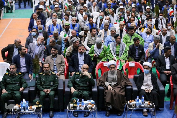 اجتماع ۱۰ هزار نفری طلایه داران و جهادگران اقتصادمقاومتی در فارس