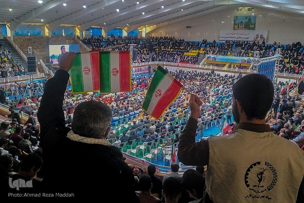 اجتماع ۱۰ هزار نفری طلایه داران و جهادگران اقتصادمقاومتی در فارس