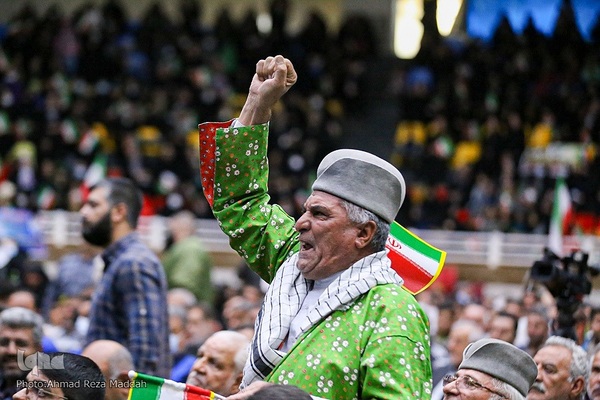 اجتماع ۱۰ هزار نفری طلایه داران و جهادگران اقتصادمقاومتی در فارس