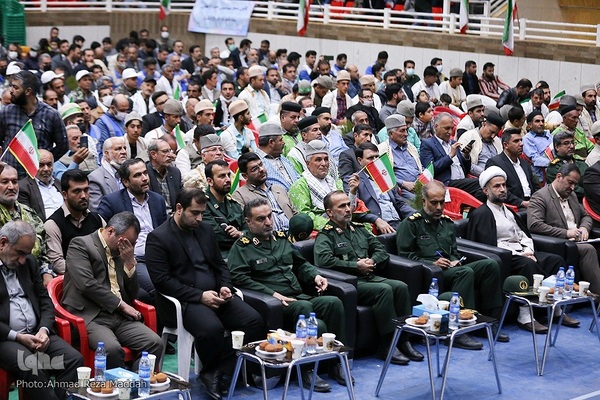 اجتماع ۱۰ هزار نفری طلایه داران و جهادگران اقتصادمقاومتی در فارس