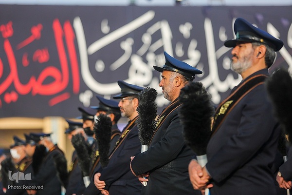 برافراشتن پرچم عزای فاطمی برفراز گنبد شاهچراغ(ع)