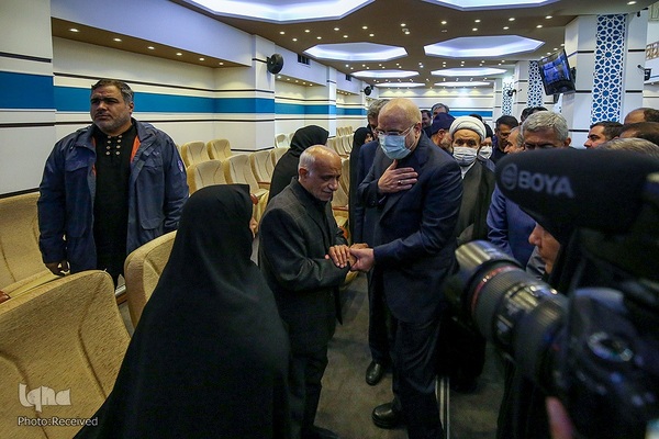 دیدار رئیس مجلس شورای اسلامی با خانواده شهدای حرم شاهچراغ(ع)