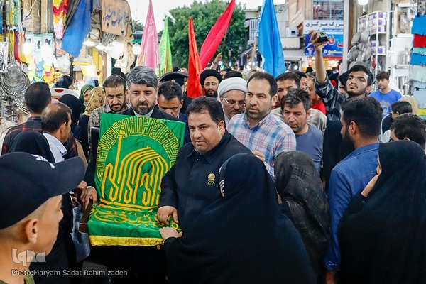 کاروان زیر سایه خورشید در بازار وکیل شیراز