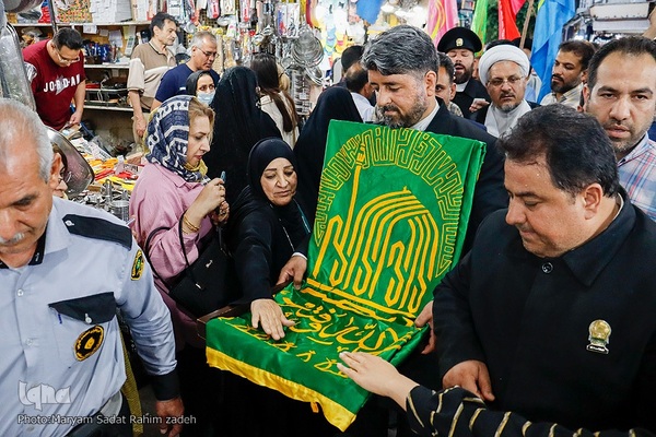 کاروان زیر سایه خورشید در بازار وکیل شیراز