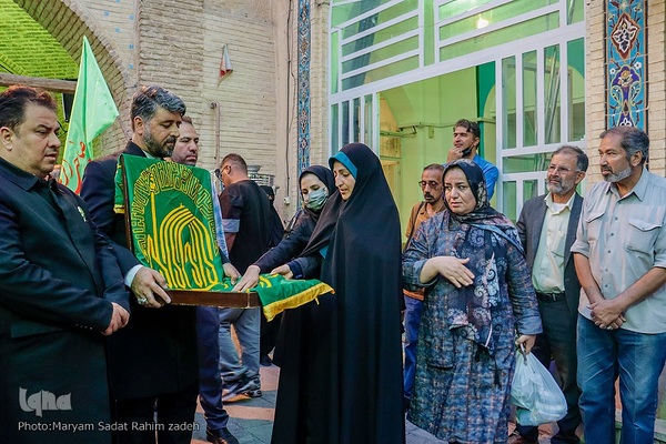 کاروان زیر سایه خورشید در بازار وکیل شیراز