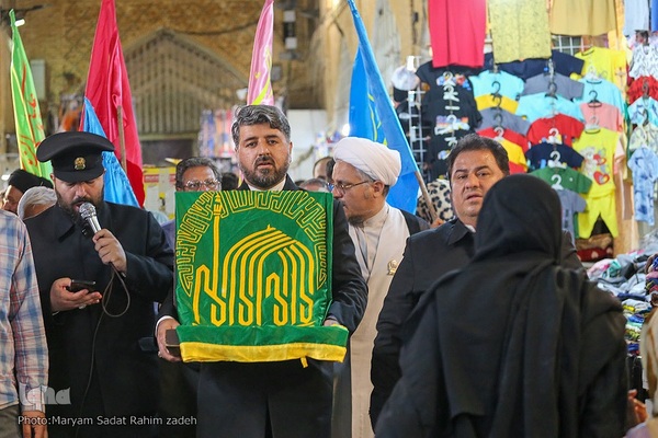 کاروان زیر سایه خورشید در بازار وکیل شیراز