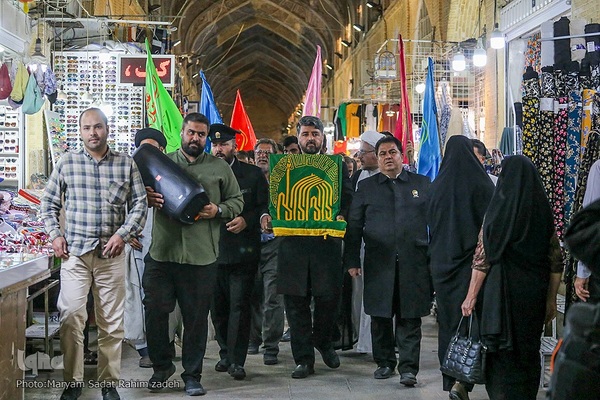 کاروان زیر سایه خورشید در بازار وکیل شیراز