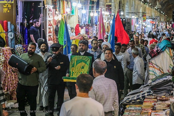 کاروان زیر سایه خورشید در بازار وکیل شیراز