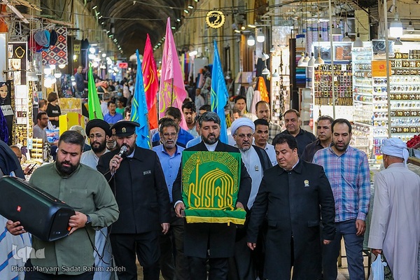 کاروان زیر سایه خورشید در بازار وکیل شیراز