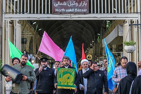 کاروان زیر سایه خورشید در بازار وکیل شیراز