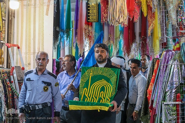 کاروان زیر سایه خورشید در بازار وکیل شیراز