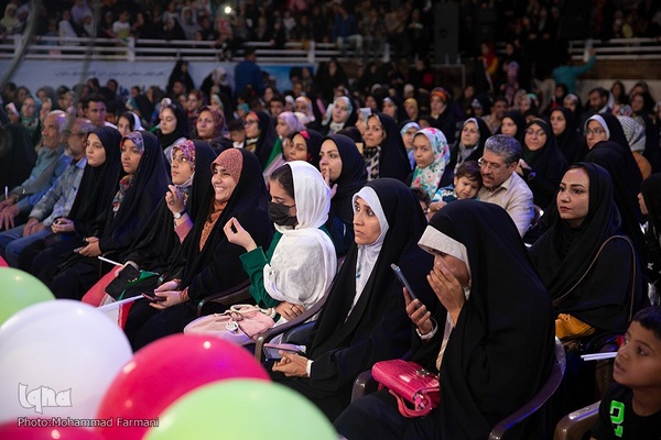 جشن بزرگ خانوادگی دهه کرامت