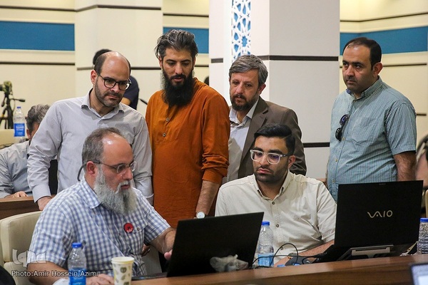 کارگاه ملی کتیبه و پرچم در حرم مطهر شاهچراغ (ع)