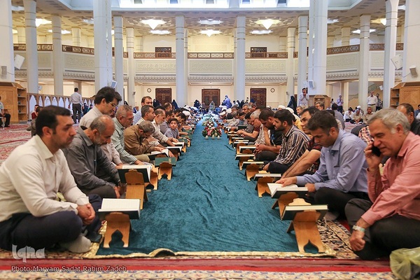 تجمع جامعه قرآنی شیراز در محکومیت توهین دولت سوئد به ساحت کلام وحی