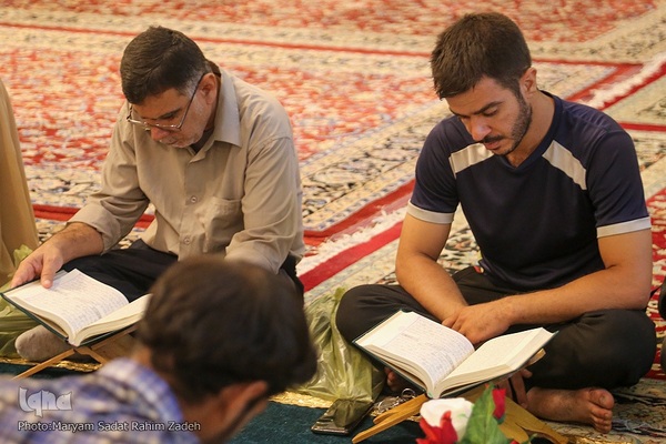 تجمع جامعه قرآنی شیراز در محکومیت توهین دولت سوئد به ساحت کلام وحی