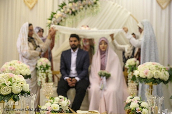مراسم عقد ازدواج جمعی از جوانان در آستان شاهچراغ به‌ مناسبت عید غدیر