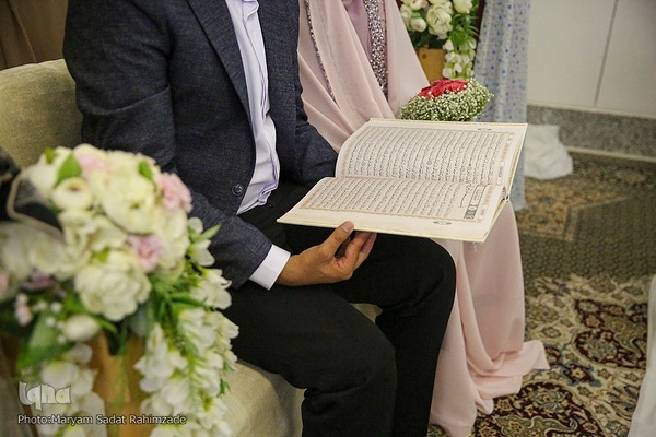 مراسم عقد ازدواج جمعی از جوانان در آستان شاهچراغ به‌ مناسبت عید غدیر