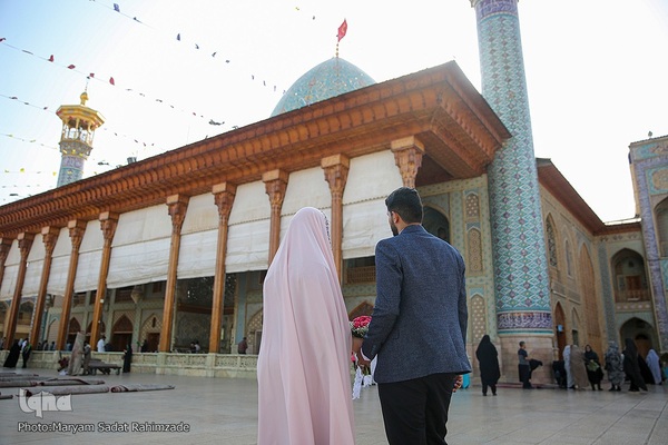 مراسم عقد ازدواج جمعی از جوانان در آستان شاهچراغ به‌ مناسبت عید غدیر