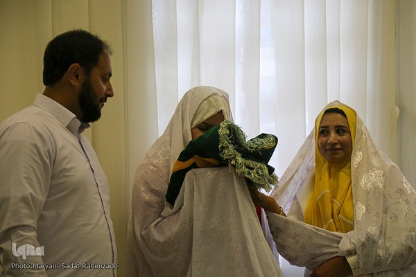 مراسم عقد ازدواج جمعی از جوانان در آستان شاهچراغ به‌ مناسبت عید غدیر