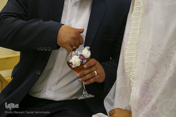 مراسم عقد ازدواج جمعی از جوانان در آستان شاهچراغ به‌ مناسبت عید غدیر
